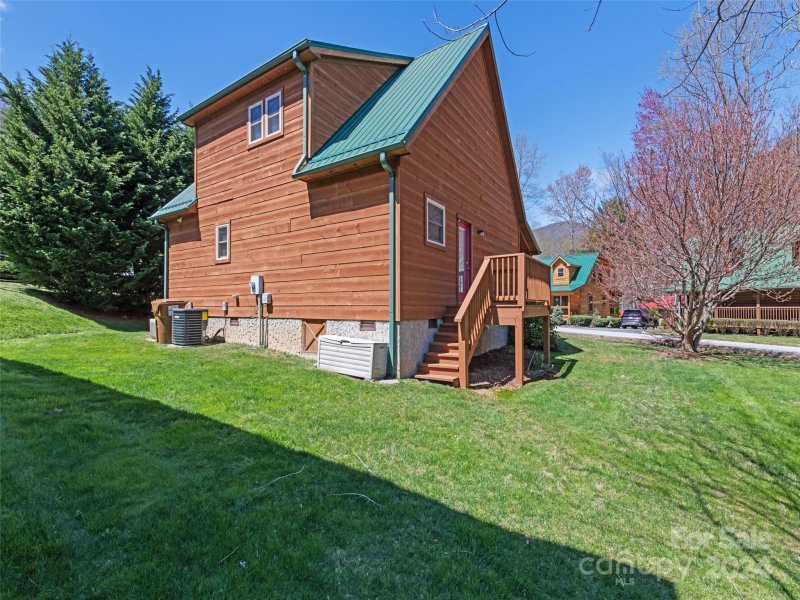 Property image 3 at 588 Panoramic Loop, Maggie Valley, NC 28751