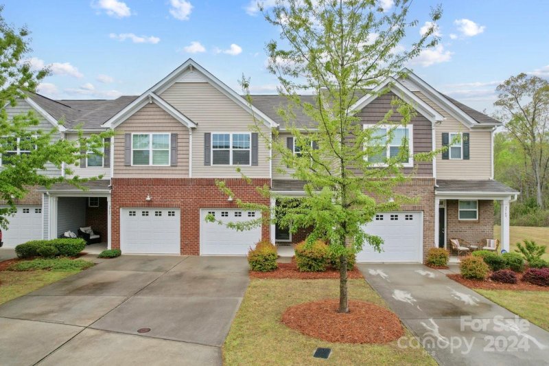 Property image 2 at 2753 Sawbridge Lane, Gastonia, NC 28056