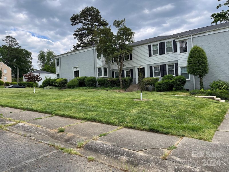 Property image 2 at 500 Wakefield Drive, Charlotte, NC 28209