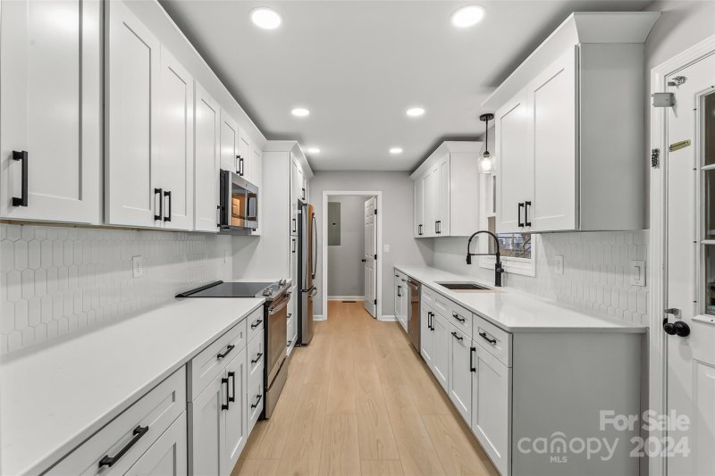 Property image 3 at 4057 Mattingly Drive, Hickory, NC 28602