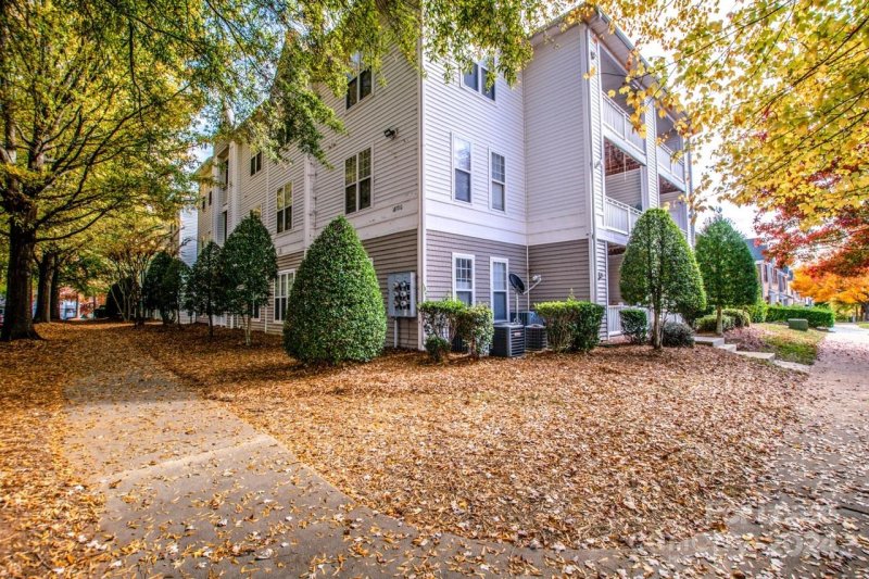 Property image 2 at 18710 Oakhurst Boulevard, Cornelius, NC 28031