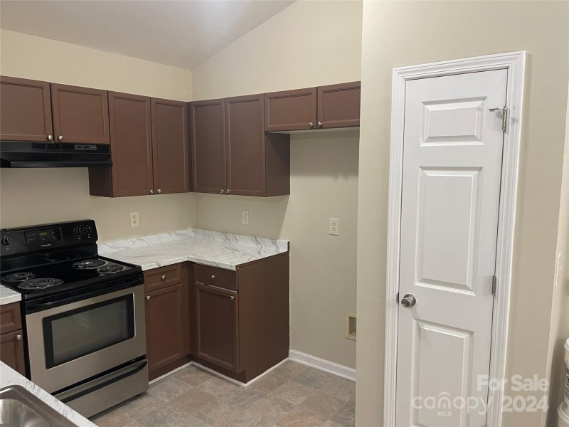 Property image 2 at 107 High Winds Lane, Charlotte, NC 28208