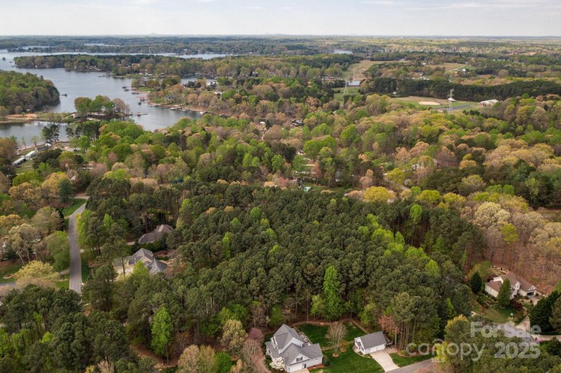 Property image 4 of 8487 Mayflower Court in Somerset On Lake Norman, Terrell, NC 94043