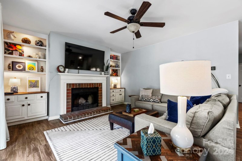 Property image 3 at 3224 Selwyn Farms Lane, Charlotte, NC 28209