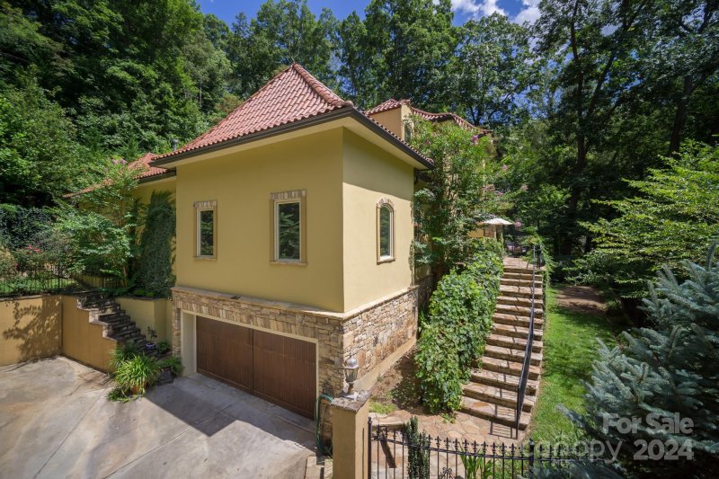 Property image 3 of 598 Old Toll Road in Sunset Mountain, Asheville, NC 28804