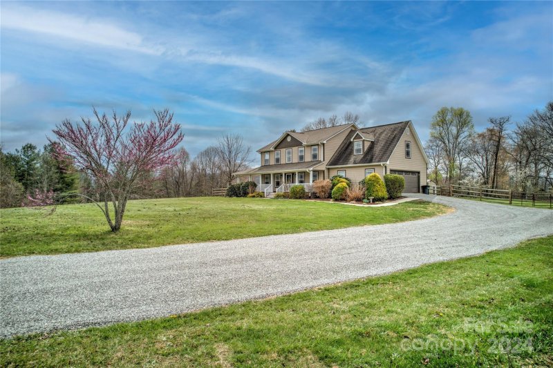 Property image 2 at 113 Snooks Path, Mars Hill, NC 28754