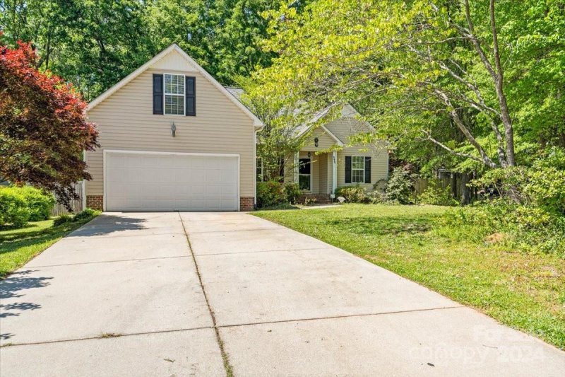 Property image 3 at 111 Scotch Pine Drive, York, SC 29745