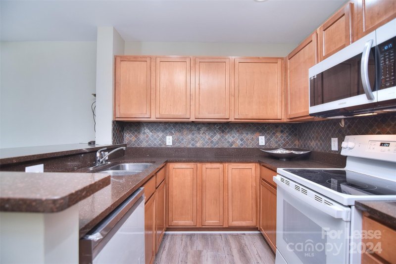 Property image 3 at 718 W Trade Street, Charlotte, NC 28202