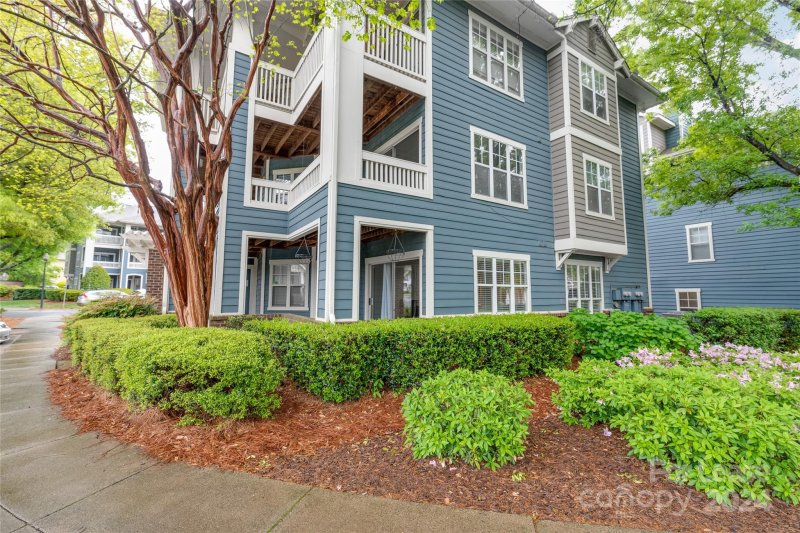 Property image 2 at 417 Olmsted Park Place, Charlotte, NC 28203