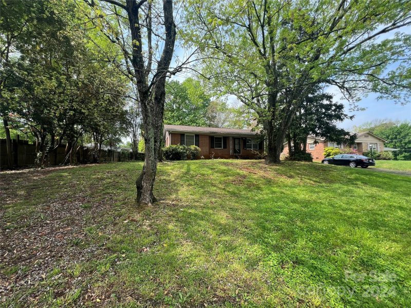 Property image 2 at 3814 Topsfield Road, Charlotte, NC 28211