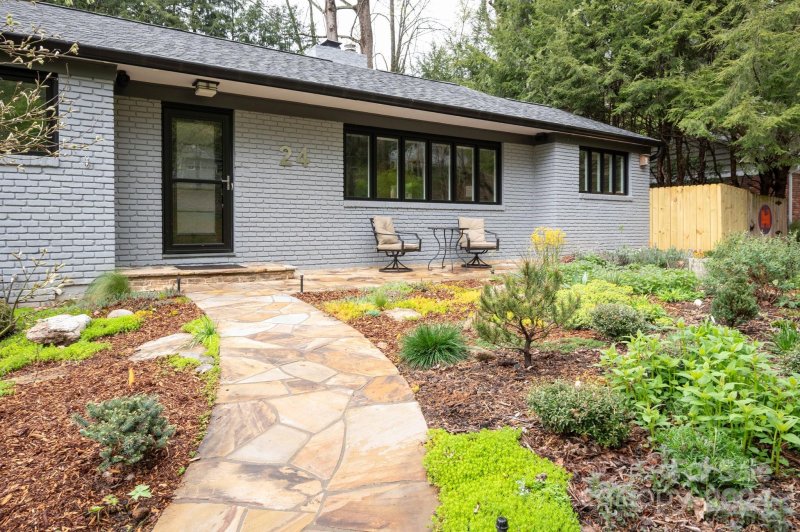 Property image 3 at 24 Maplewood Road, Asheville, NC 28804