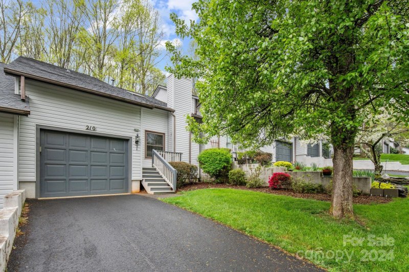 Property image 2 at 210 Cheyenne Court, Asheville, NC 28803