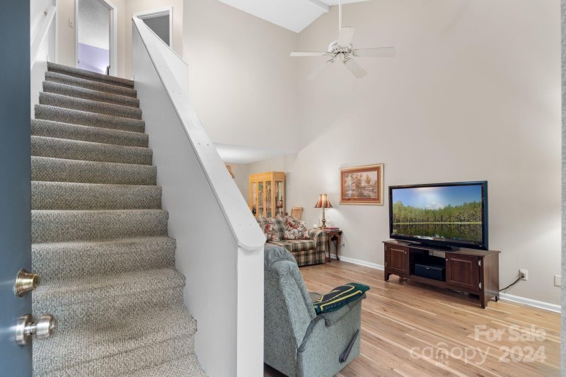 Property image 3 at 210 Cheyenne Court, Asheville, NC 28803