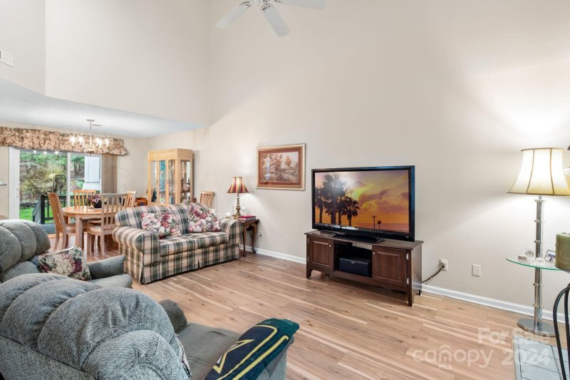 Property image 4 at 210 Cheyenne Court, Asheville, NC 28803