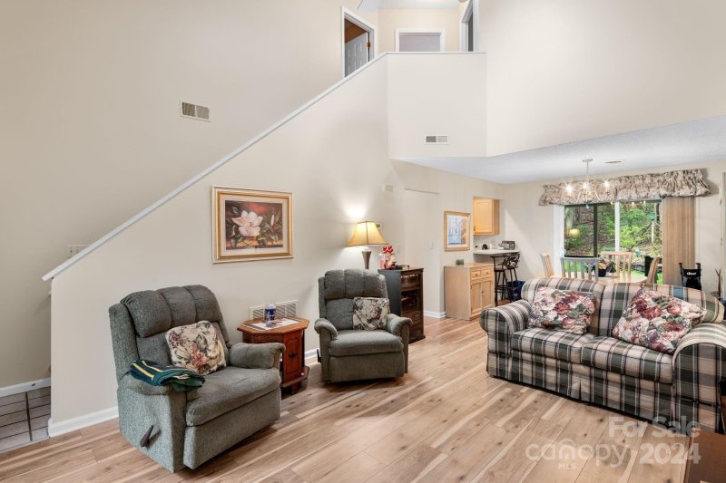 Property image 5 at 210 Cheyenne Court, Asheville, NC 28803