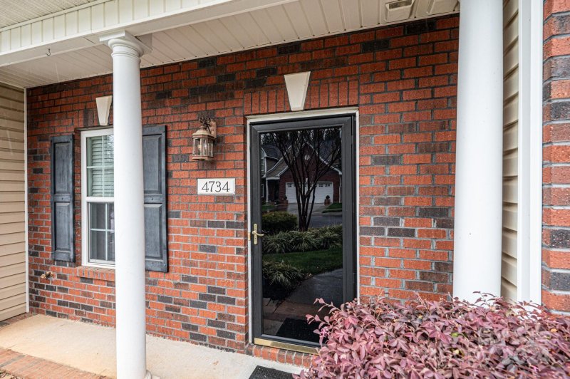 Property image 3 at 4734 Braxton Gate Lane, Hickory, NC 28602