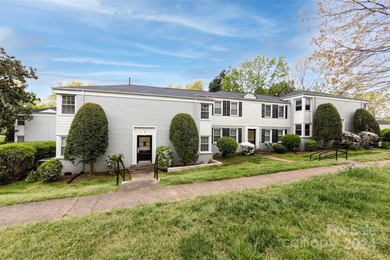 Property image 2 at 556 Wakefield Drive, Charlotte, NC 28209