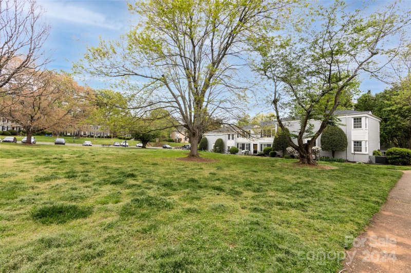 Property image 4 at 556 Wakefield Drive, Charlotte, NC 28209