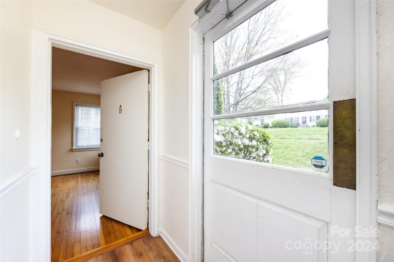 Property image 5 at 556 Wakefield Drive, Charlotte, NC 28209