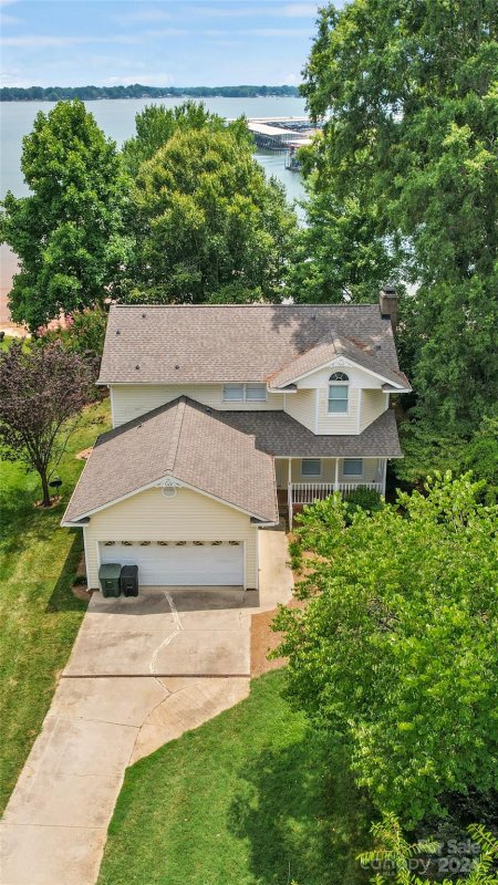 Property image 2 at 120 Surfside Lane, Mooresville, NC 28117