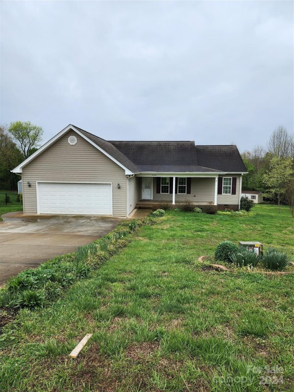 404 Stable Brook Lane