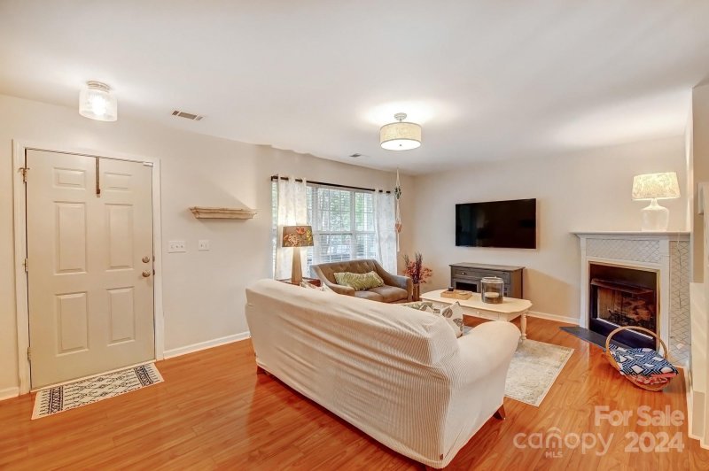 Property image 4 at 10264 Reindeer Way Lane, Charlotte, NC 28216