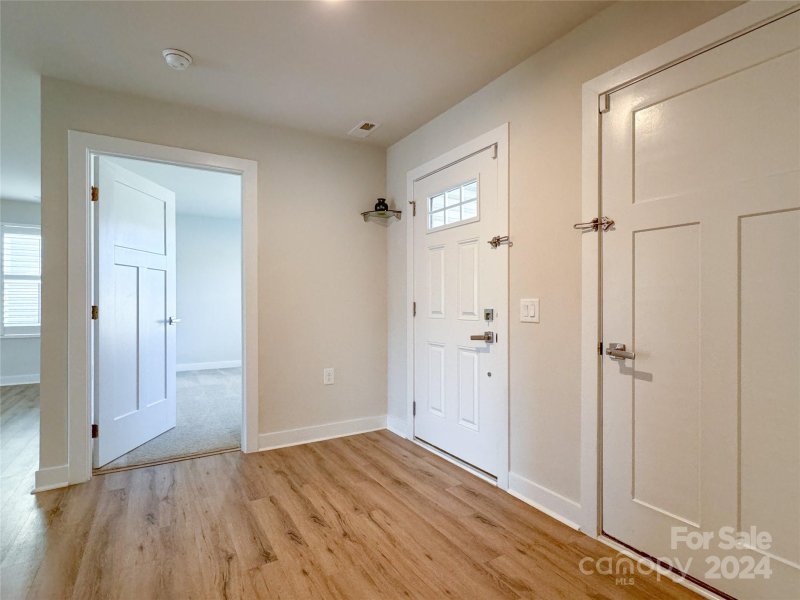 Property image 3 at 5032 Macvittie Lane, Charlotte, NC 28214