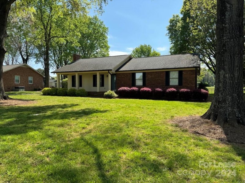 1616 Oak Trail Lane