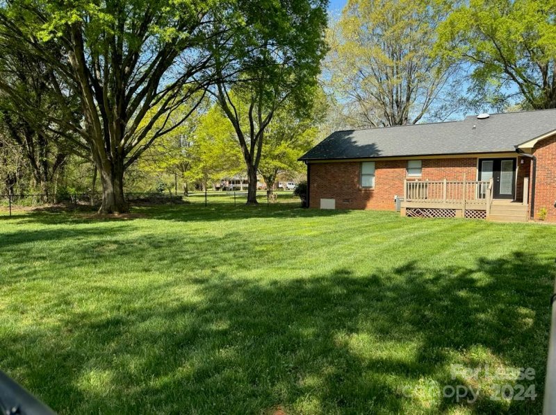 Property image 5 at 1616 Oak Trail Lane, Charlotte, NC 28216