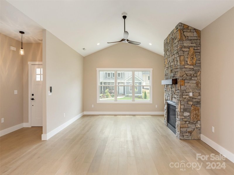 Property image 4 at 82 Olde Oak Way, Hendersonville, NC 28792