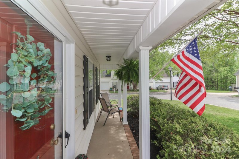 Property image 2 at 214 Everett Park Drive, Mooresville, NC 28115