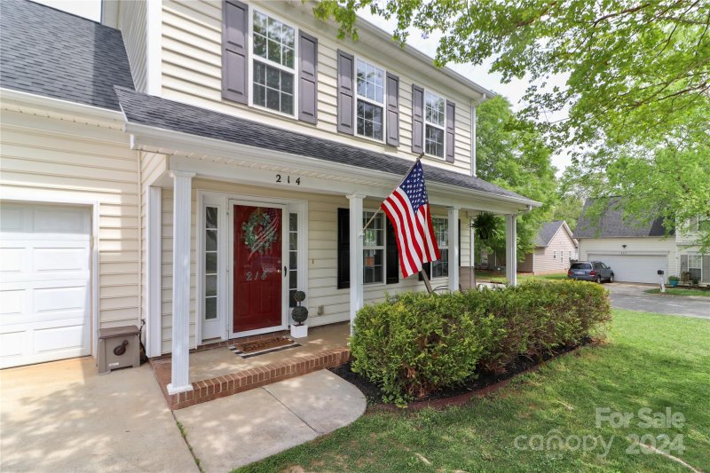 Property image 3 at 214 Everett Park Drive, Mooresville, NC 28115