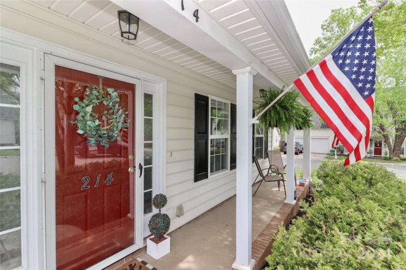Property image 4 at 214 Everett Park Drive, Mooresville, NC 28115
