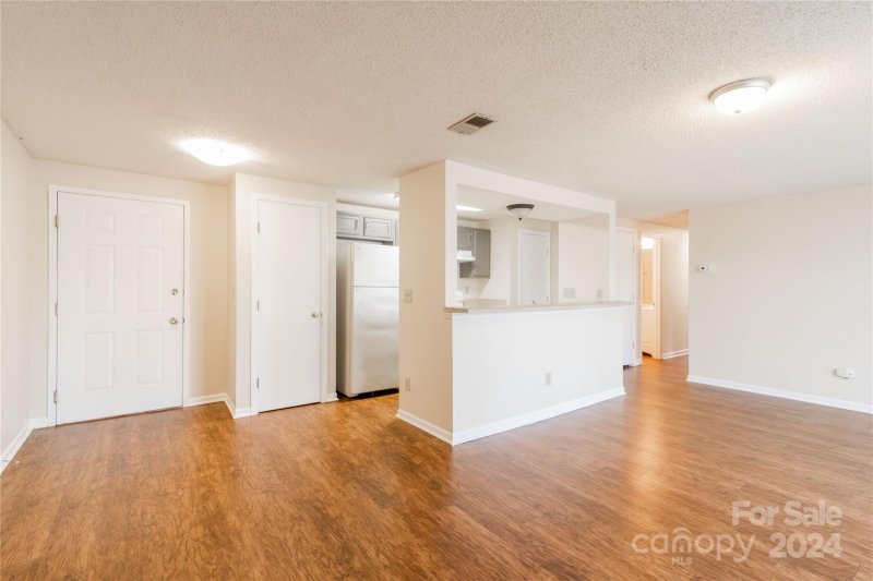 Property image 5 at 1600 Arlyn Circle, Charlotte, NC 28213