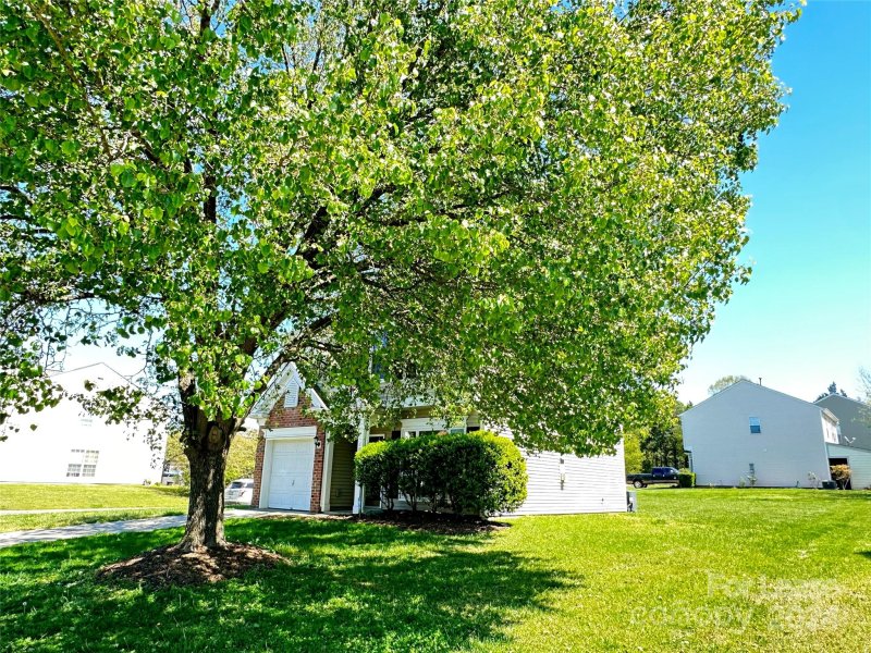 Property image 2 at 10414 Roundleaf Drive, Charlotte, NC 28213