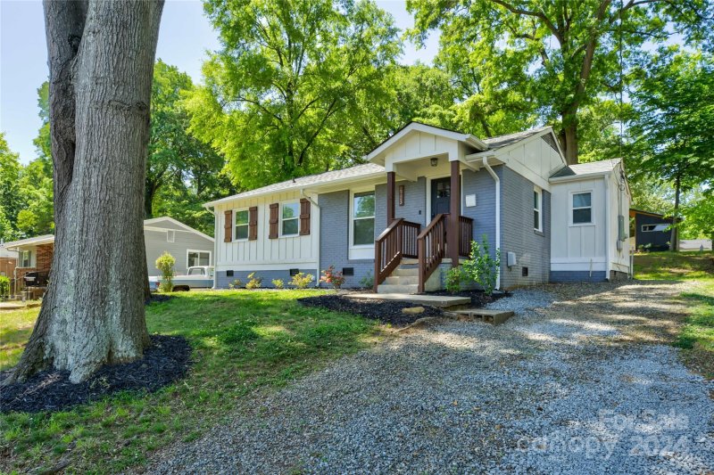 Property image 2 at 2723 Coronet Way, Charlotte, NC 28208