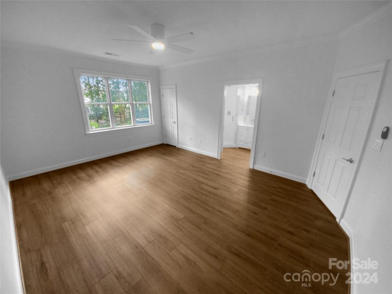 Property image 3 at 5601 Fairview Road, Charlotte, NC 28209