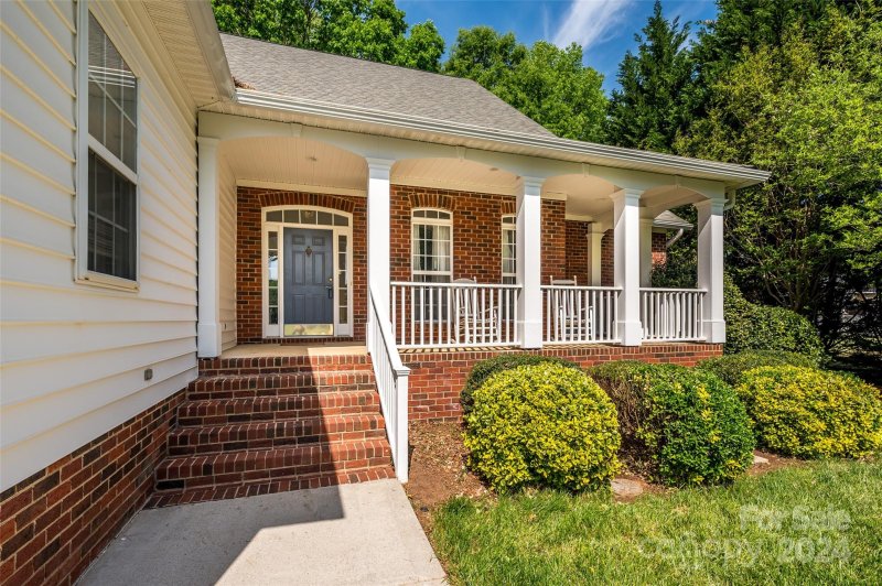 Property image 2 at 15010 Castlebridge Lane, Matthews, NC 28104