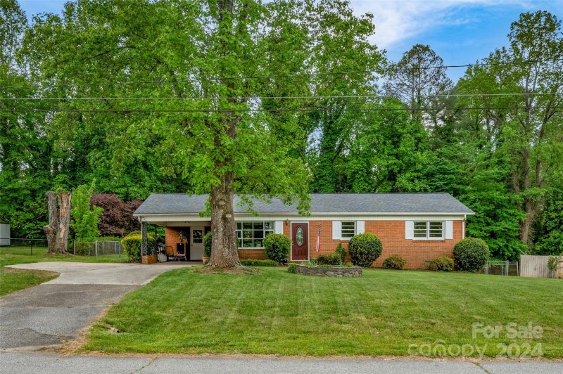 Property image 2 at 2540 32nd Avenue, Hickory, NC 28601