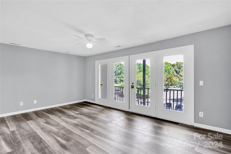 Property image 3 at 6136 Meadow Rose Lane, Charlotte, NC 28215