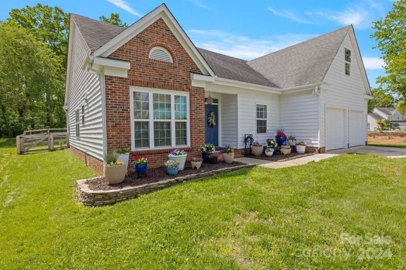 215 Southhaven Drive