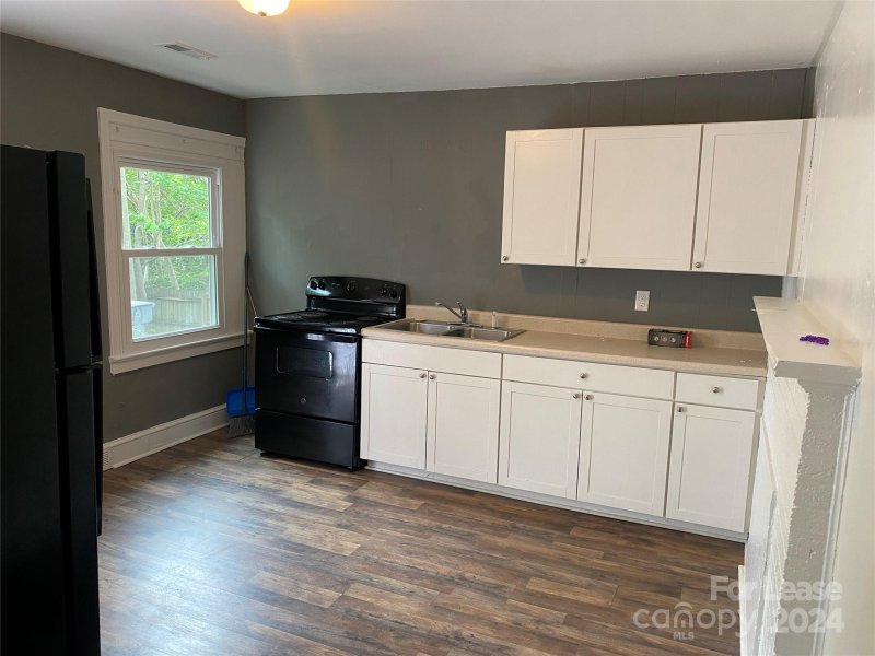 Property image 3 at 3805 Miriam Drive, Charlotte, NC 28205