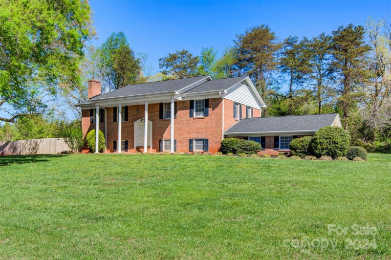 Property image 2 at 2760 Rosewood Lane, Newton, NC 28658