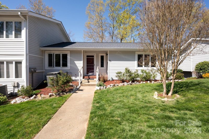 Property image 4 at 15 Hollybrook Drive, Asheville, NC 28803