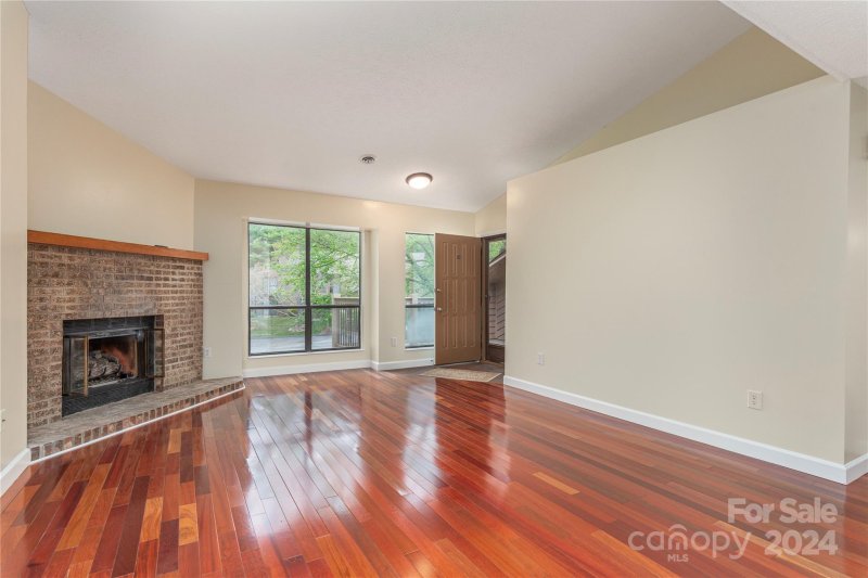 Property image 5 at 36 Ravencroft Lane, Asheville, NC 28803