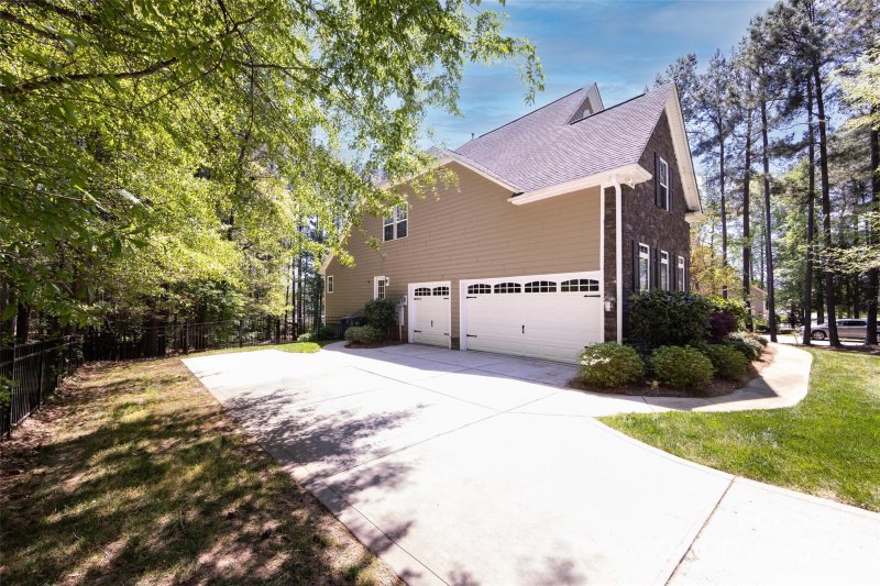 Property image 4 at 304 Beech Bluff Drive, Mount Holly, NC 28120