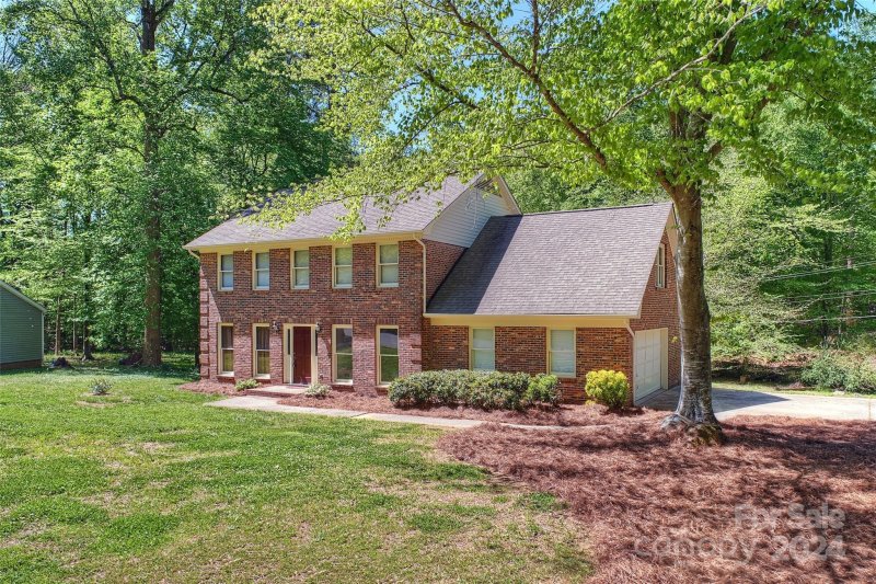 Property image 2 at 920 Autumnwood Lane, Charlotte, NC 28213