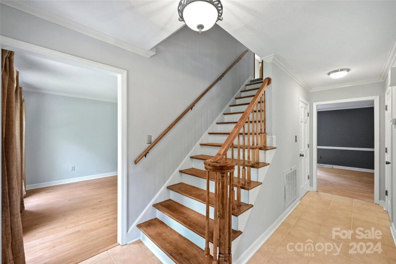 Property image 5 at 920 Autumnwood Lane, Charlotte, NC 28213