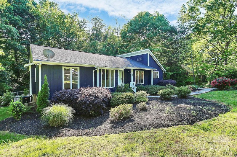 Property image 2 at 7109 Leaves Lane, Charlotte, NC 28213