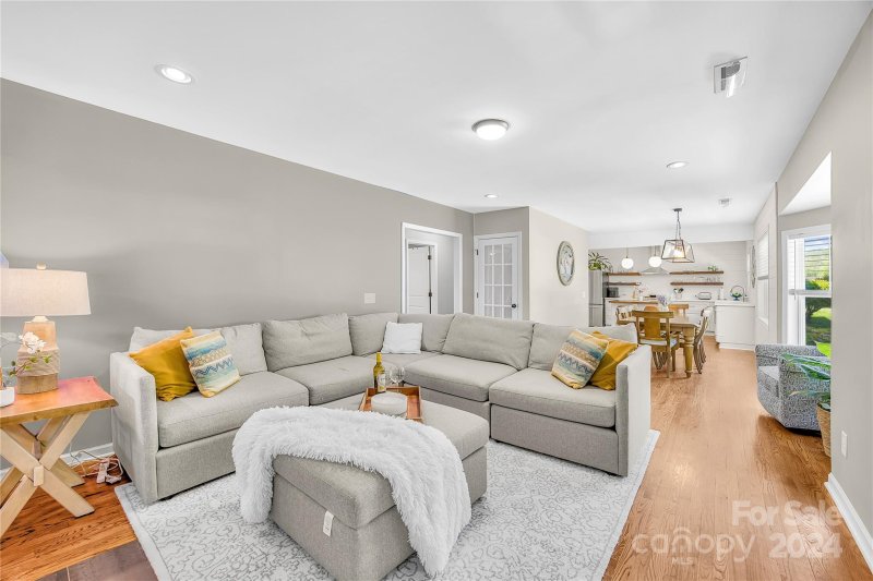 Property image 3 at 1119 Skyview Road, Charlotte, NC 28208